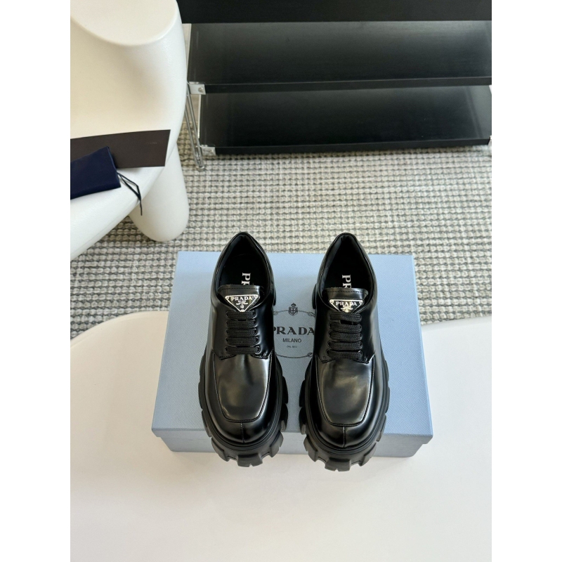 Pra*a leather shoes